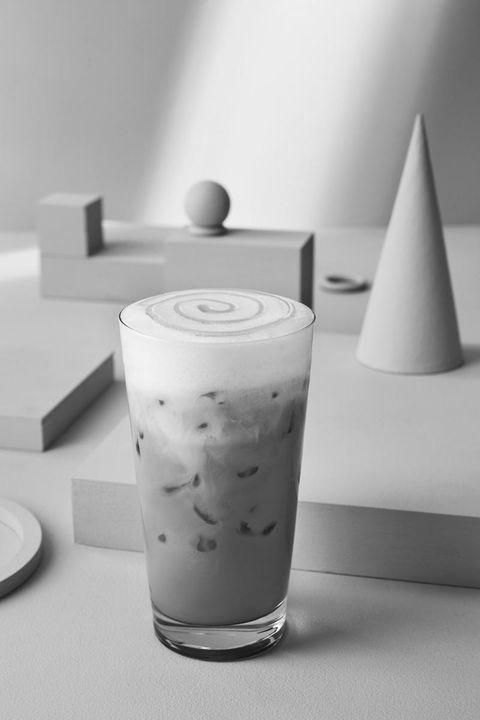 Starbucks’s New Iced Honeycomb Lavender Latte image 0
